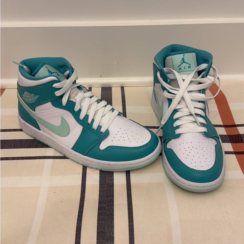Air Jordan 1 mid
